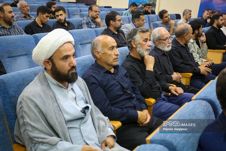 نشست صمیمانه مسئولین مواکب منطقه 10 شهرداری اصفهان
