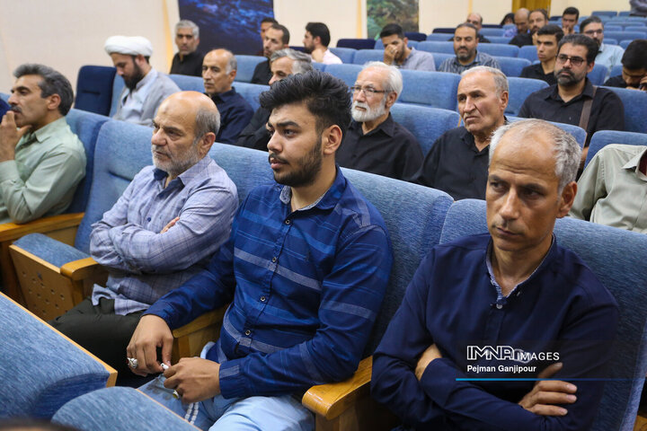 نشست صمیمانه مسئولین مواکب منطقه 10 شهرداری اصفهان