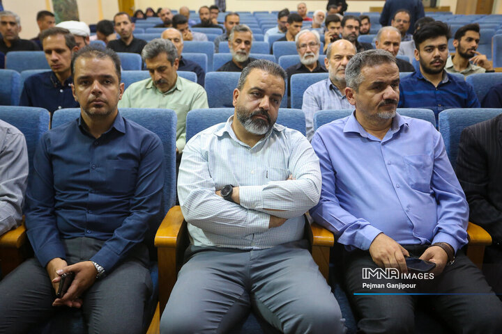 نشست صمیمانه مسئولین مواکب منطقه 10 شهرداری اصفهان