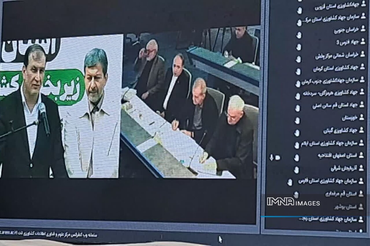بزرگترین شهرک گلخانهای تولید نشا جنوب کشور با ظرفیت ۱۵۰ میلیون نشا در اصفهان افتتاح شد