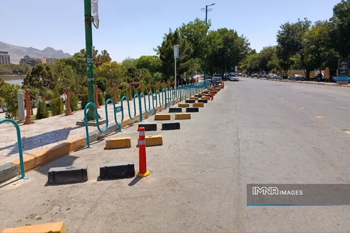 ایمن‌سازی و توسعه جایگاه‌های پارک موتورسیکلت و دوچرخه در منطقه یک اصفهان