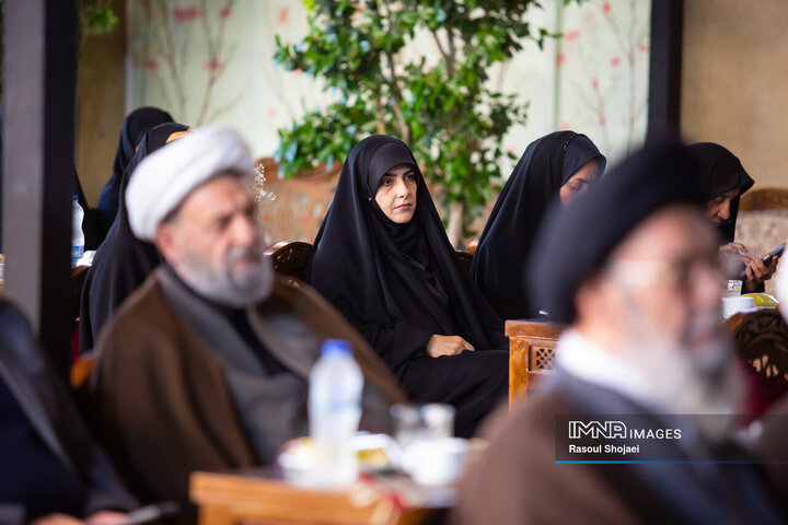 رونمایی از فصلنامه اخلاق و جامعه