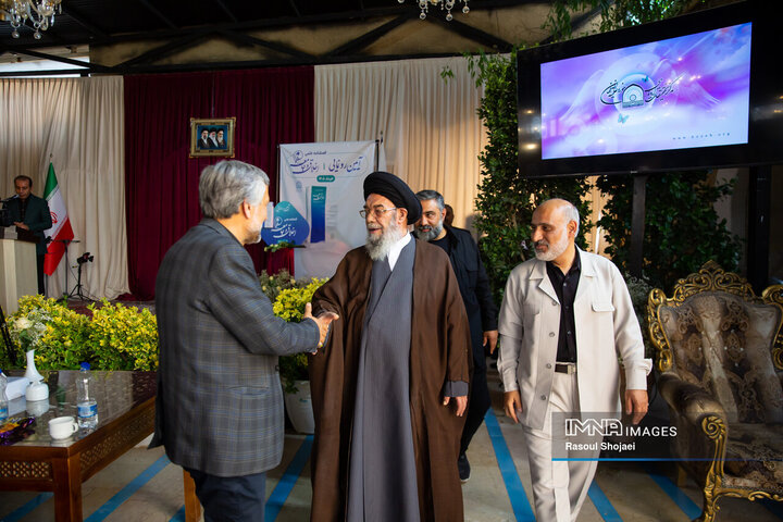 رونمایی از فصلنامه اخلاق و جامعه