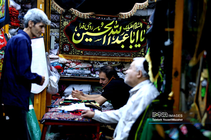 سیاه‌پوشی شهر؛ روایت بازار پرچم در همدان