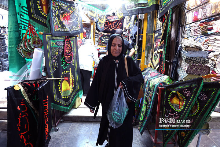 سیاه‌پوشی شهر؛ روایت بازار پرچم در همدان