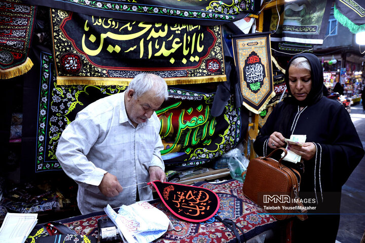 سیاه‌پوشی شهر؛ روایت بازار پرچم در همدان