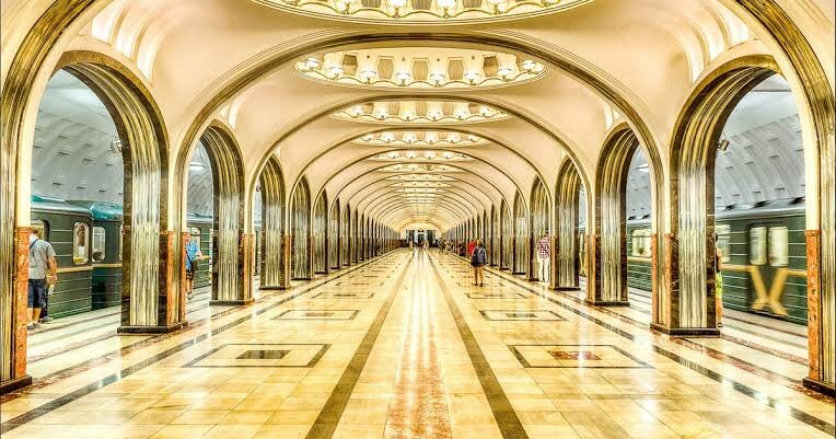 ایستگاه‌های مترو؛ نگارخانه‌های بدون دیوار برای قهرمانان ناشناخته شهر