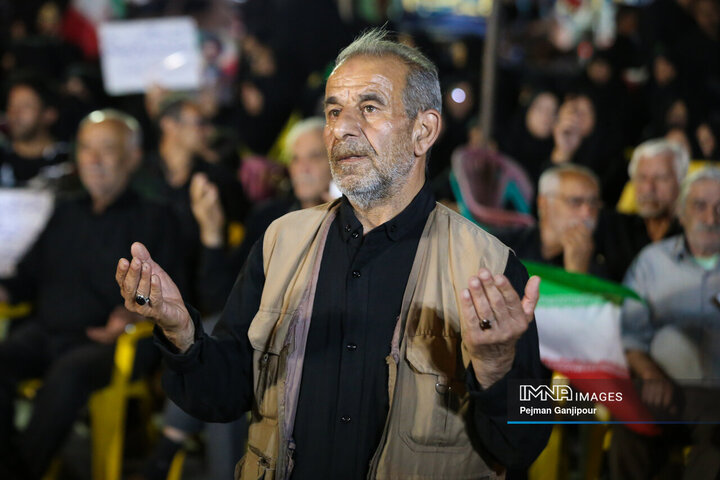 مجلس عزای امام حسین(ع) در خیابان