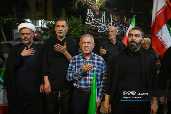 مجلس عزای امام حسین(ع) در خیابان