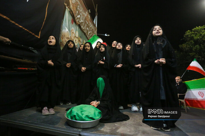 مجلس عزای امام حسین(ع) در خیابان