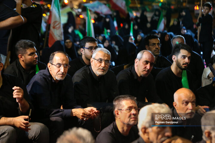 مجلس عزای امام حسین(ع) در خیابان
