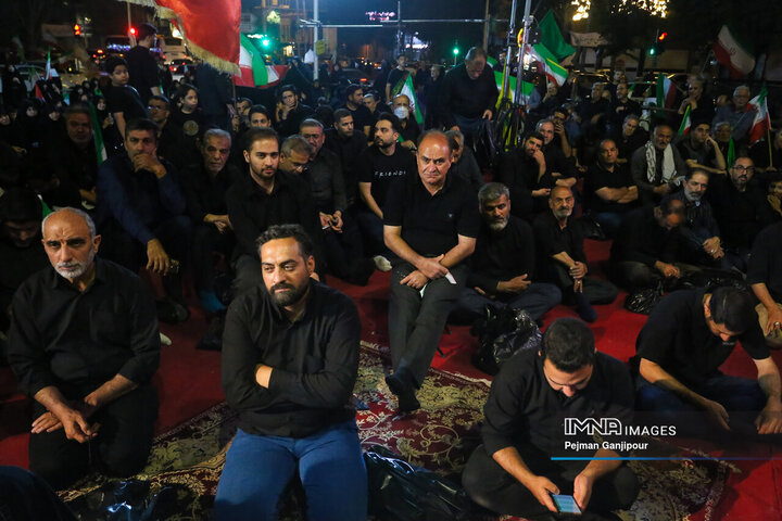 مجلس عزای امام حسین(ع) در خیابانی