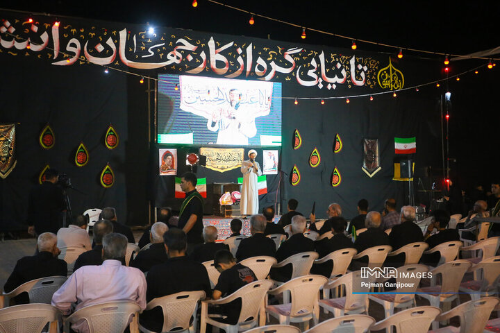 مجلس عزای امام حسین(ع) در خیابان