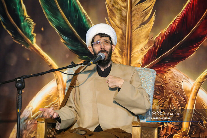 مجلس عزای امام حسین(ع) در خیابان
