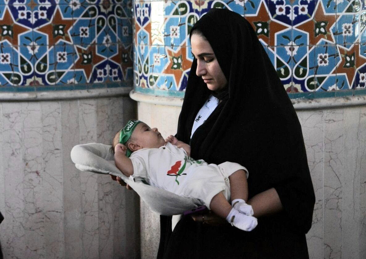 از گهواره‌های سبز تا کوله‌ی  بچه های میناب؛ روایتی از اجتماع شیرخوارگان حسینی در خرم‌آباد