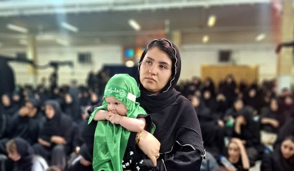 از گهواره‌های سبز تا کوله‌ی  بچه های میناب؛ روایتی از اجتماع شیرخوارگان حسینی در خرم‌آباد
