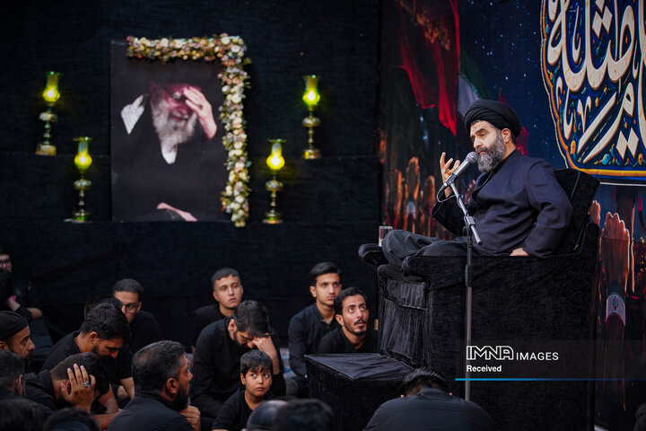 عزاداری دهه اول محرم در هیئت فدائیان حسین(ع)