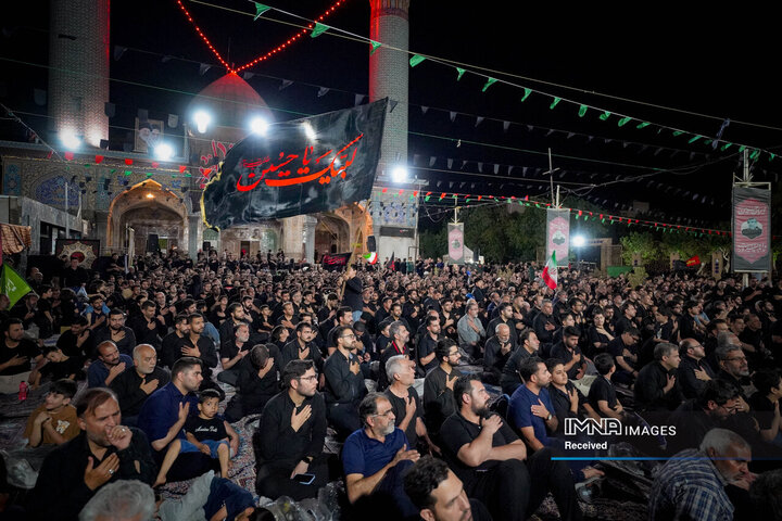 عزاداری دهه اول محرم در هیئت فدائیان حسین(ع)