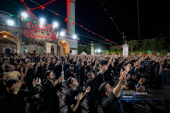 عزاداری دهه اول محرم در هیئت فدائیان حسین(ع)