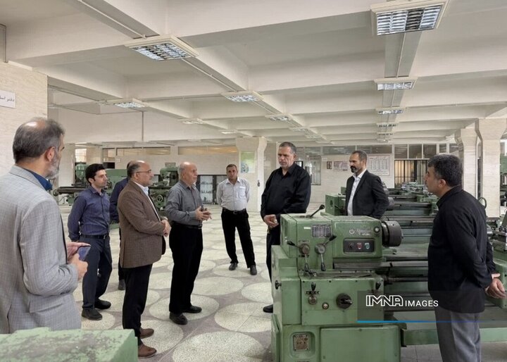 برگزاری نشست مشترک کمیسیون آموزش مجلس و صنایع استان خوزستان برای رفع نیازهای دانشگاه