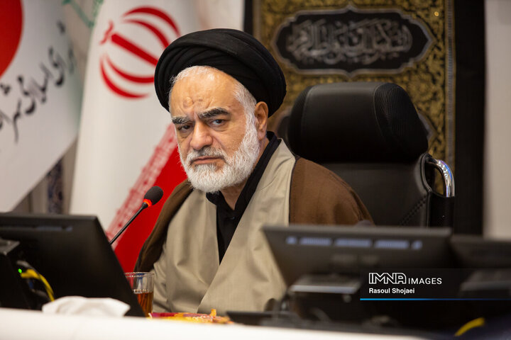 خدمت خالصانه و صادقانه، رمز بقای انقلاب و عامل انسجام ملی است