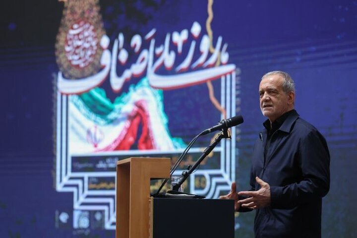 سخنی که موجب تفرقه شود، آب ریختن به آسیاب دشمن است