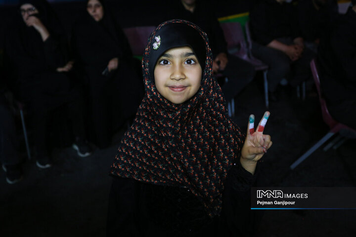 عزاداری شب هشتم محرم در خیابان‌های اصفهان