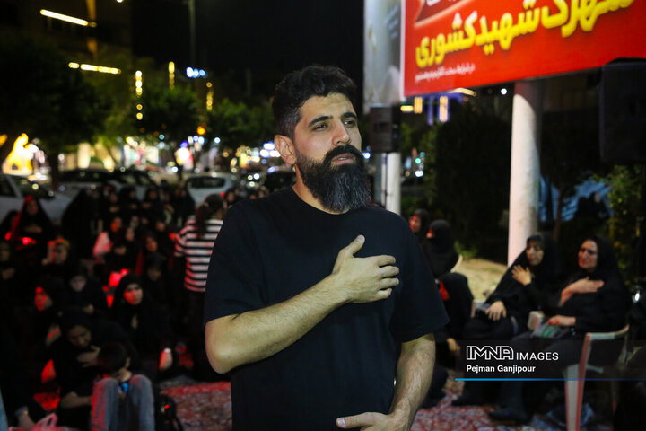 عزاداری شب هشتم محرم در خیابان‌های اصفهان
