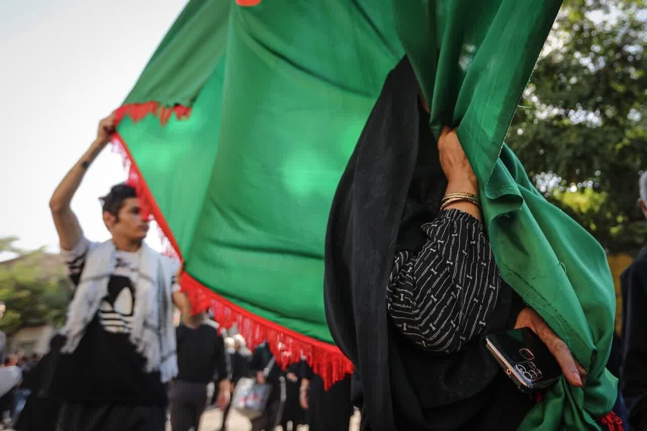 زنجان در خروش یومالعباس/ اینجا پرچم حسین بر زمین نمیافتد
