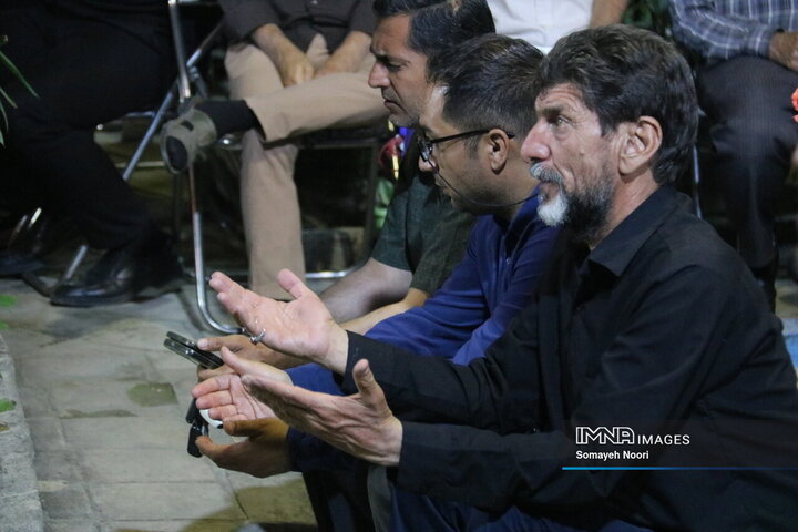مراسم عزاداری شب عاشورا در خانه قدیمی اکبری‌ها کرمانشاه