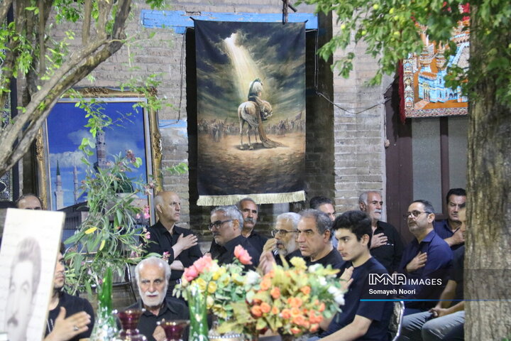 مراسم عزاداری شب عاشورا در خانه قدیمی اکبری‌ها کرمانشاه