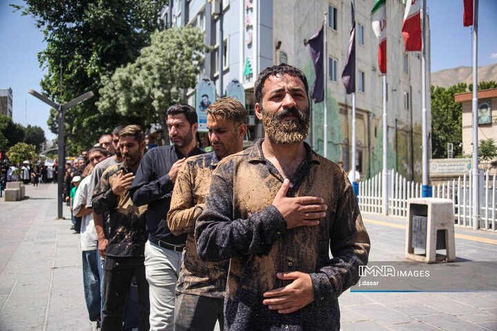 مراسم عزاداری ظهر  عاشورای حسینی در سنندج