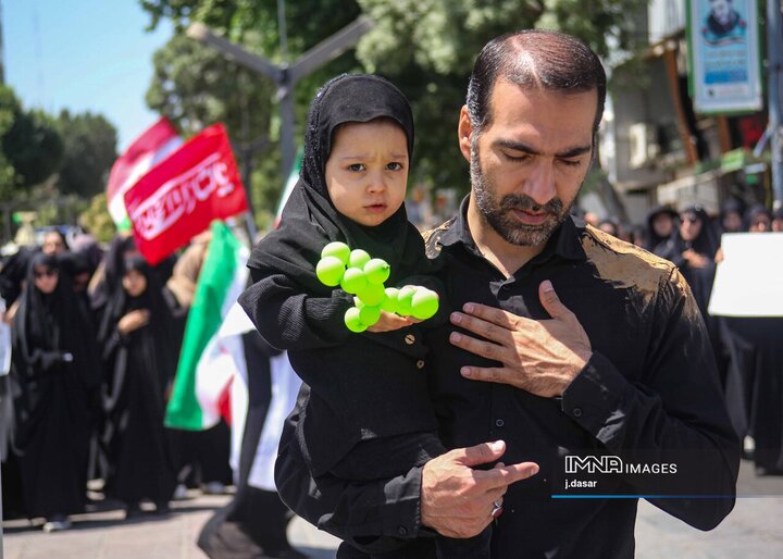مراسم عزاداری ظهر  عاشورای حسینی در سنندج