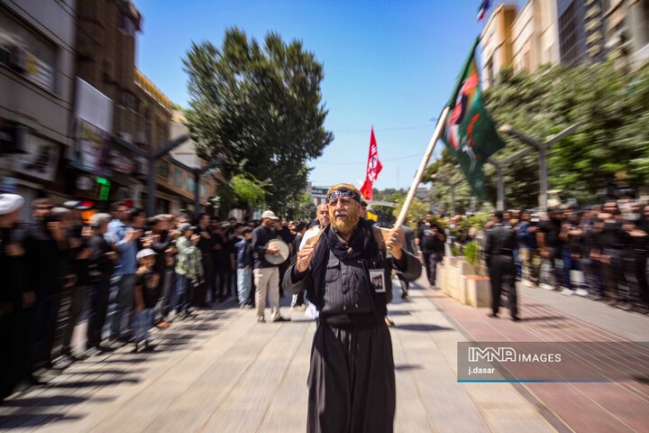 مراسم عزاداری ظهر  عاشورای حسینی در سنندج