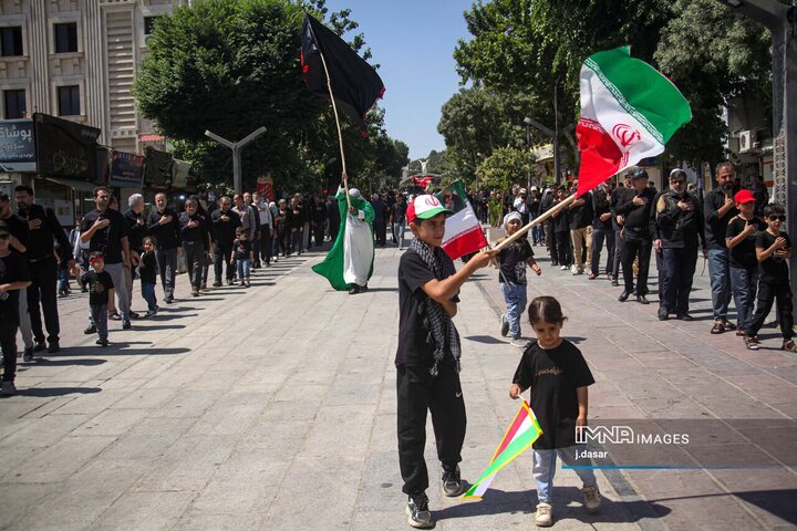 مراسم عزاداری ظهر  عاشورای حسینی در سنندج