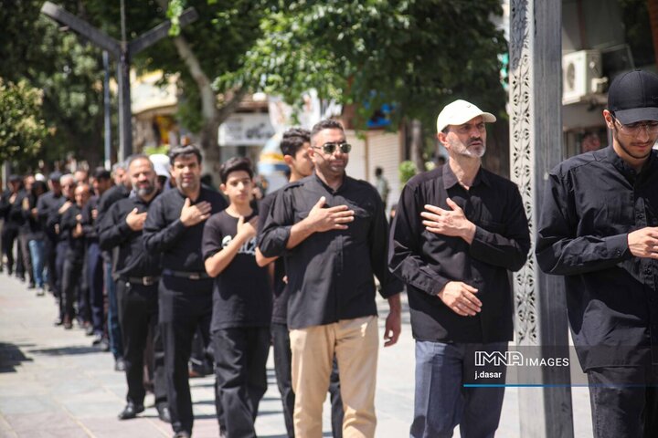 مراسم عزاداری ظهر  عاشورای حسینی در سنندج