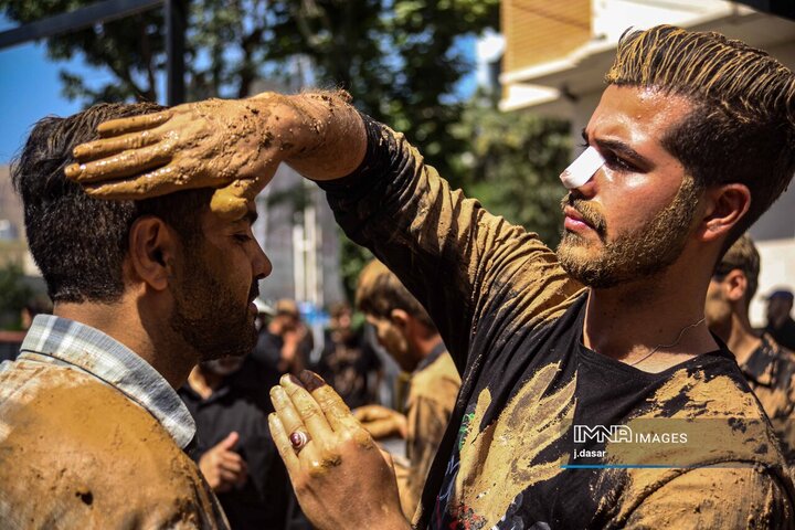 مراسم عزاداری ظهر  عاشورای حسینی در سنندج