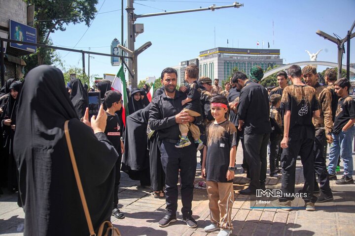 مراسم عزاداری ظهر  عاشورای حسینی در سنندج