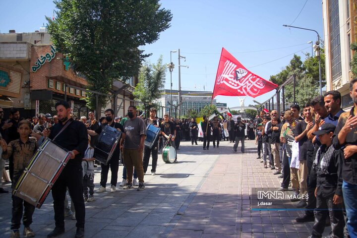 مراسم عزاداری ظهر  عاشورای حسینی در سنندج