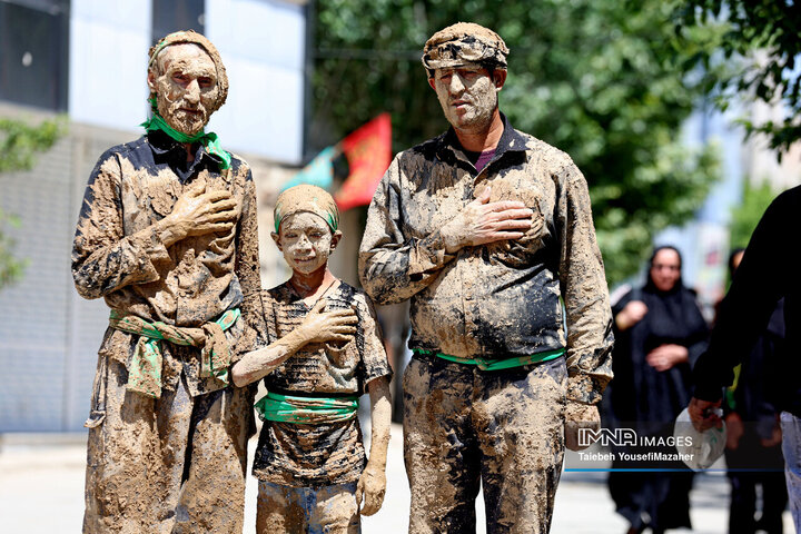 آیین سنتی گل مالی روز عاشورا در شهر دمق