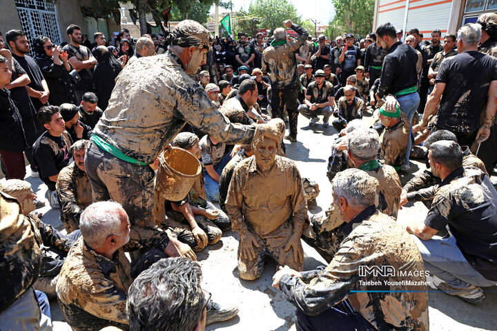 آیین سنتی گل مالی روز عاشورا در شهر دمق