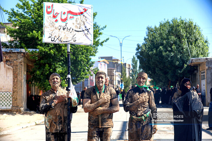 آیین سنتی گل مالی روز عاشورا در شهر دمق