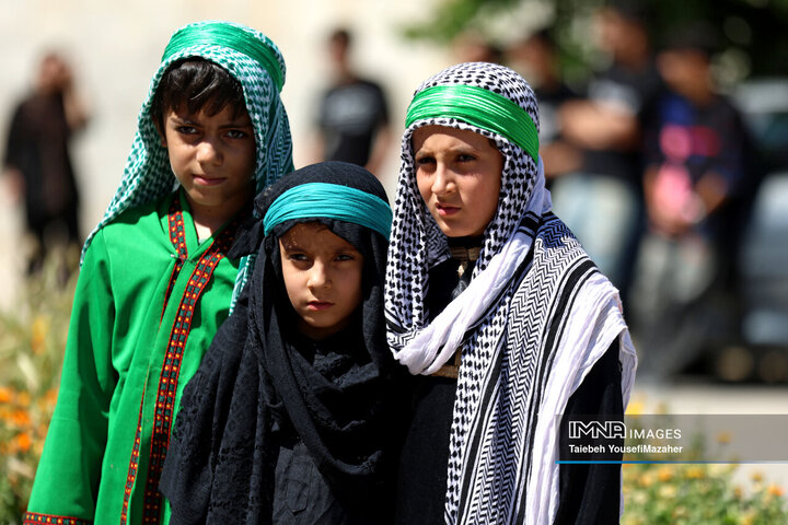 آیین سنتی گل مالی روز عاشورا در شهر دمق