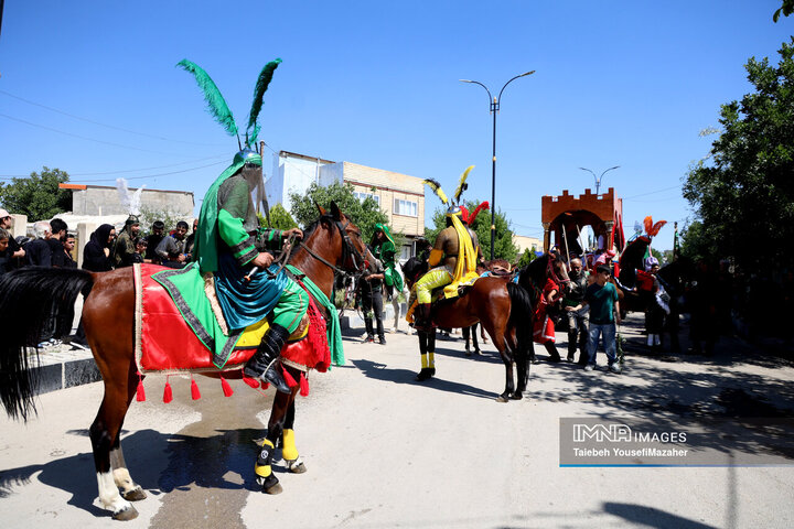 آیین سنتی گل مالی روز عاشورا در شهر دمق