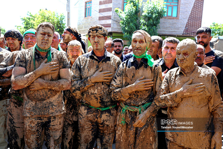 آیین سنتی گل مالی روز عاشورا در شهر دمق