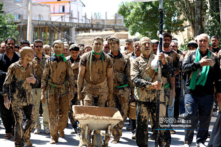آیین سنتی گل مالی روز عاشورا در شهر دمق