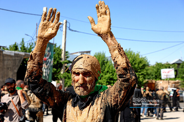 آیین سنتی گل مالی روز عاشورا در شهر دمق