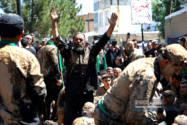 آیین سنتی گل مالی روز عاشورا در شهر دمق