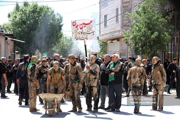 آیین سنتی گل مالی روز عاشورا در شهر دمق