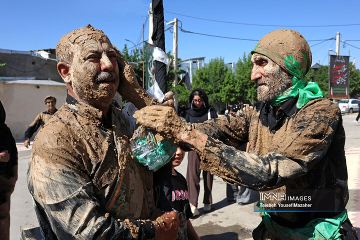 آیین سنتی گل مالی روز عاشورا در شهر دمق